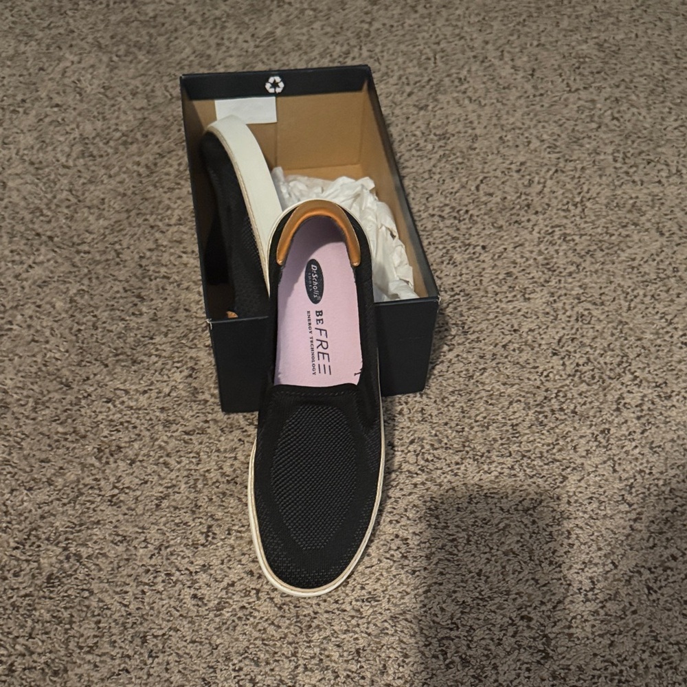 Brand new/ Dr. Scholl's Madi Knit Shoes in Black.
